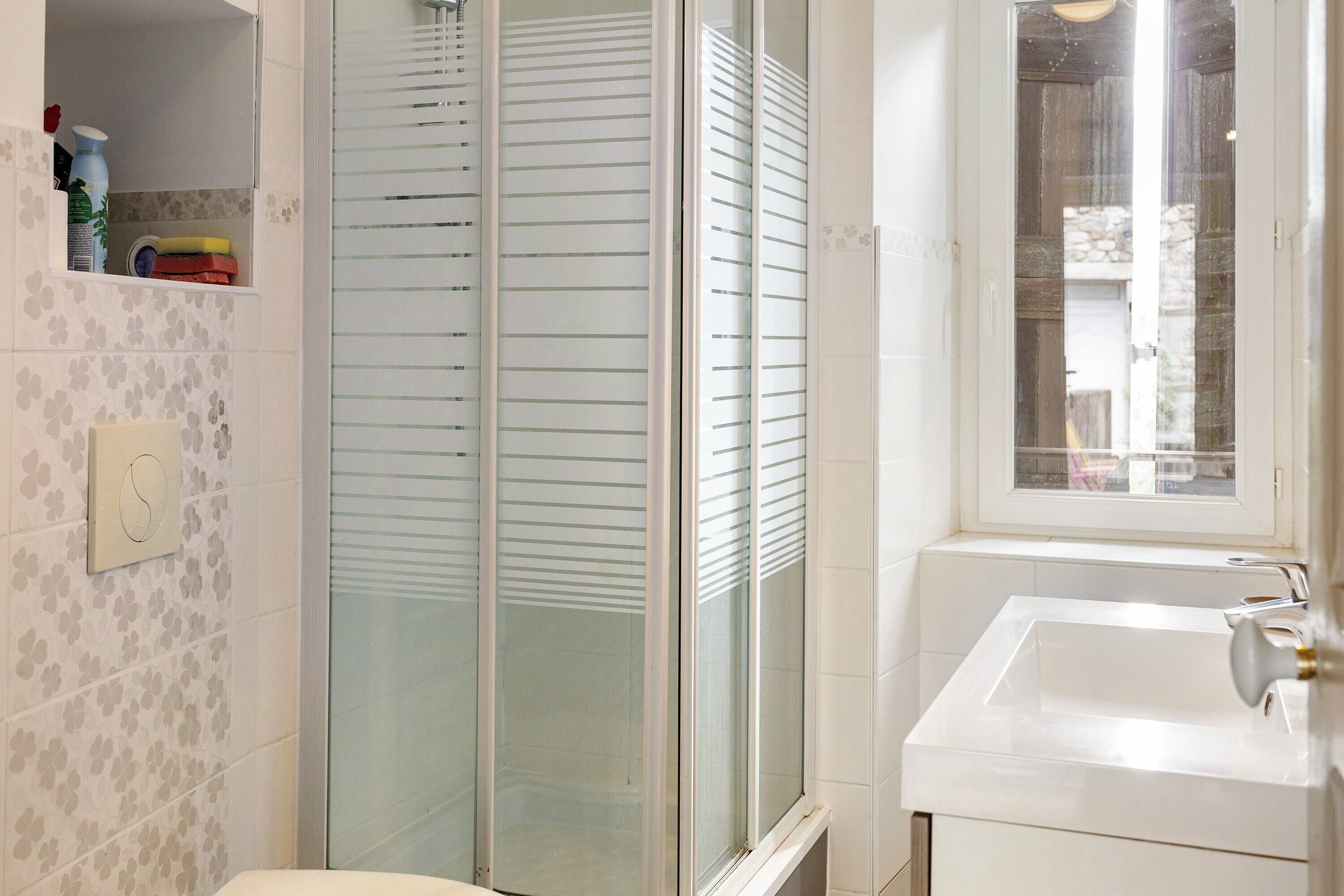 Shower, towels