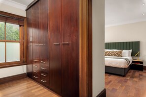 Hair dryer, soap, shampoo, toilet paper - Disandt House by Neighbourgood (Cape Town)