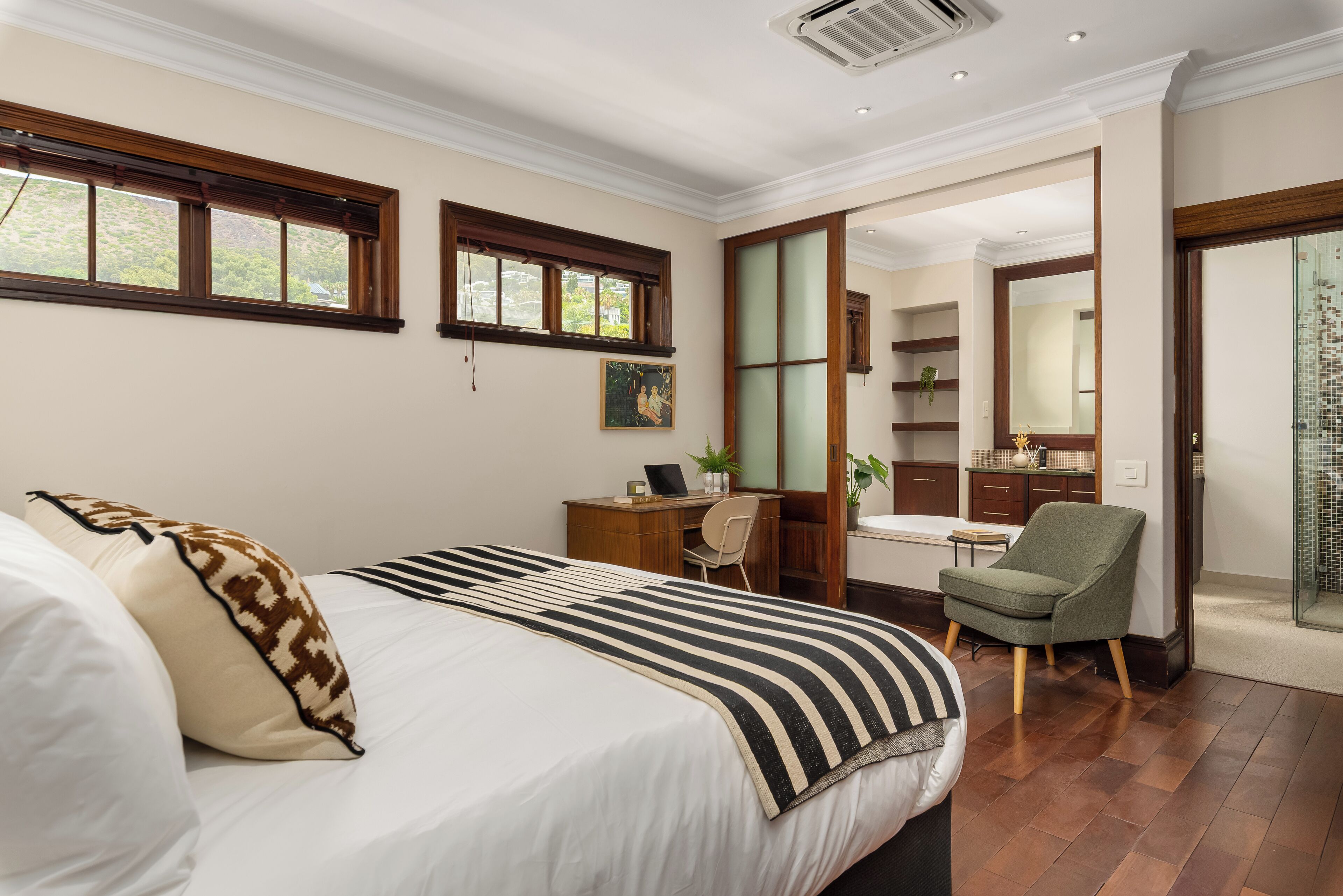 Kamar Double atau Twin Standar | Setrika/meja setrika dan Wi-Fi gratis