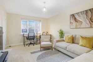 House | 5 bedrooms, Internet - Spacious 5-bed Contractor House - Parking Wi-fi (Coventry)