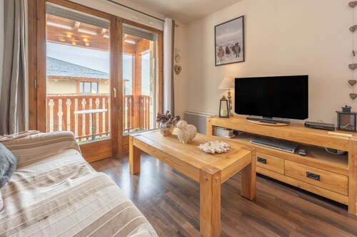 Apartment "Le Madres" with Lake View and Private Terrace