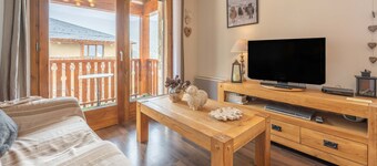 Apartment "Le Madres" with Lake View and Private Terrace