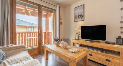 Apartment "Le Madres" with Lake View and Private Terrace