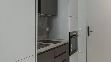 Refrigerador, horno, parrilla de estufa y cafetera y tetera