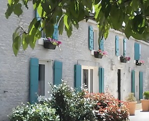 Exterior - Guest Room 'Églantine' in Courçon – Sleeps 4, Breakfast Included (Courçon)