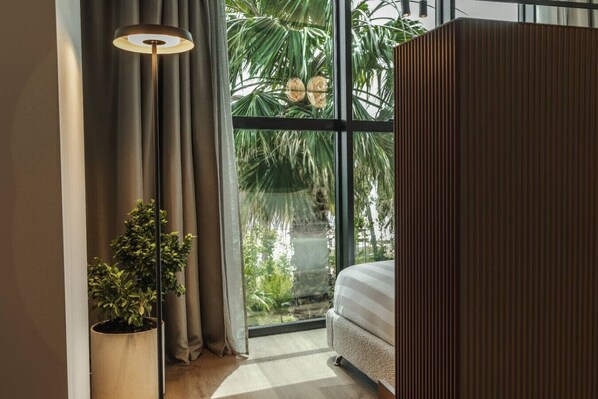 Bureau, fer et planche à repasser, lit parapluie, Wi-Fi