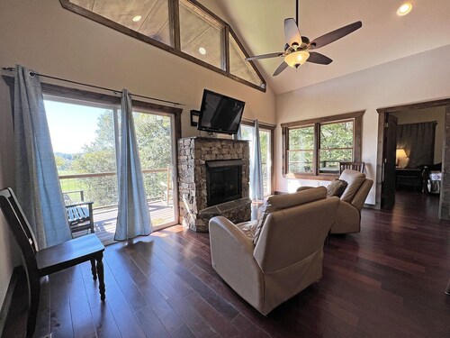Firefly Hill Cabin-Hot Tub - Fire Pit - Mountain View