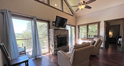 Firefly Hill Cabin-Hot Tub - Fire Pit - Mountain View