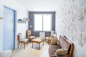 TV - Bed and Breakfast 'Silène' with Wi-Fi and Air Conditioning (Capbreton)