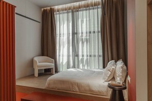 Bureau, fer et planche à repasser, lit parapluie, Wi-Fi