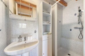 Dusche, Haartrockner, Handtücher