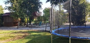 Property grounds - Bed and Breakfast 'Chambre D'hôtes Bergamotte' with Shared Pool, Shared Terrace and Wi-Fi (Bégadan)