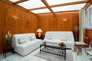 TV, mesa de pingue-pongue