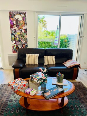 Interior - Windows to the Infinite Blue – Sea View & Direct Beach Access (Concarneau)