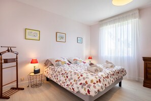 Iron/ironing board, WiFi - Windows to the Infinite Blue – Sea View & Direct Beach Access (Concarneau)