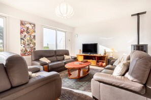 TV - Windows to the Infinite Blue – Sea View & Direct Beach Access (Concarneau)