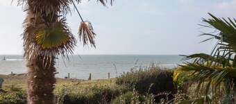 Windows to the Infinite Blue – Sea View & Direct Beach Access