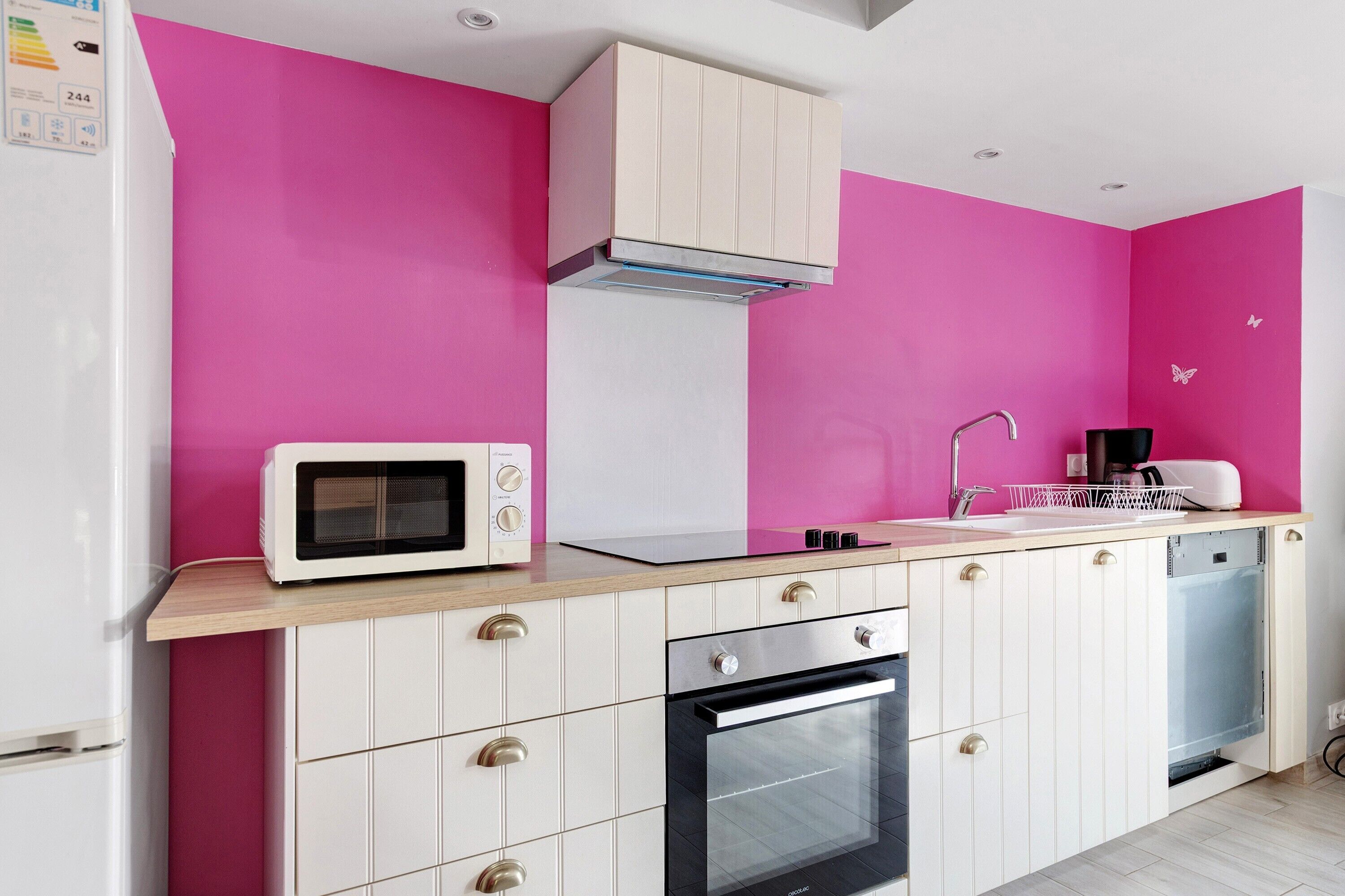 冰箱、微波炉、烤箱、炉灶