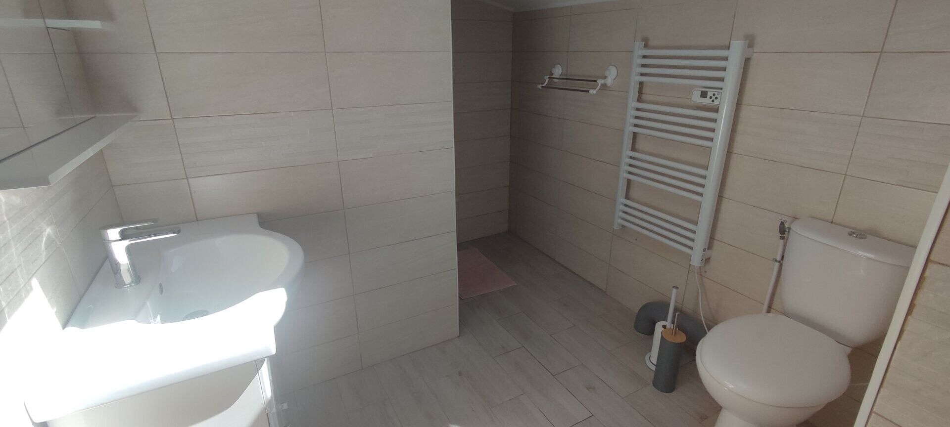 Een douche, een haardroger