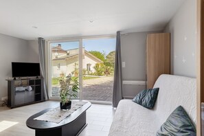 Fernseher, Tischtennisplatte