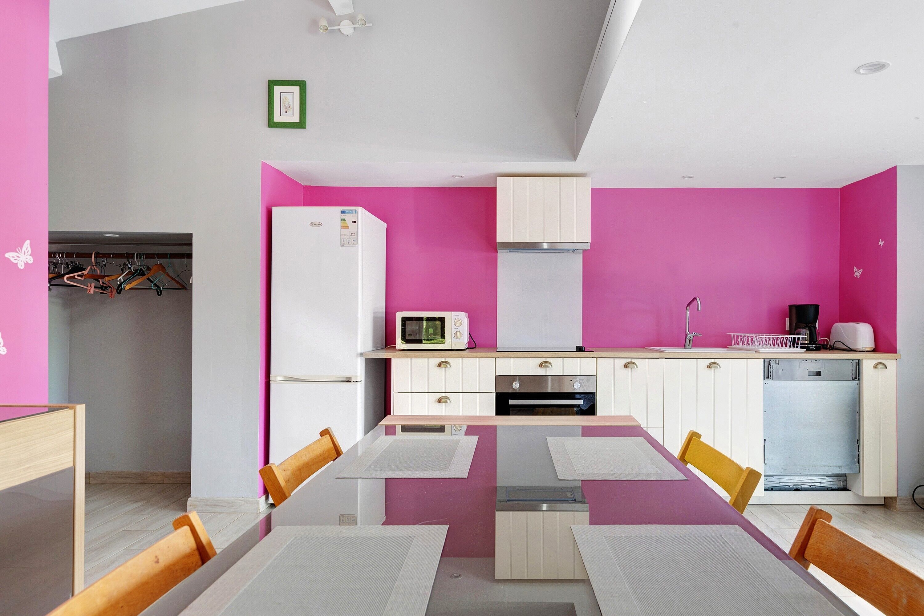 冰箱、微波炉、烤箱、炉灶