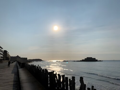 Gästezimmer „Plaisir de mer“ mit Gemeinschaftspool, Terrasse und WLAN