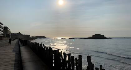 Gästezimmer „Plaisir de mer“ mit Gemeinschaftspool, Terrasse und WLAN