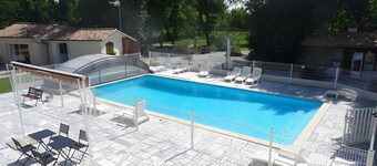Bed and Breakfast 'Chambre D'hôtes Capucine' with Shared Pool, Shared Terrace and Wi-Fi
