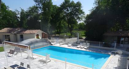 Bed and Breakfast 'Chambre D'hôtes Capucine' with Shared Pool, Shared Terrace and Wi-Fi