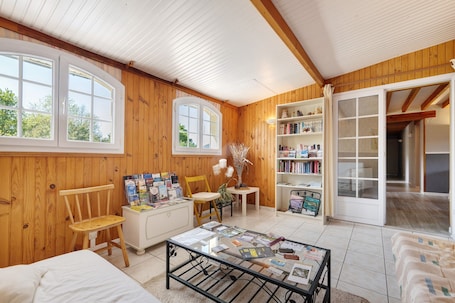 Interni. Bed and Breakfast 'Chambre D'hôtes Capucine' con Piscina, Terrazza in Comune e Wi-Fi