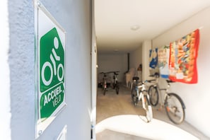 Property grounds - Bed and Breakfast 'Callune' with Wi-Fi and Air Conditioning (Capbreton)