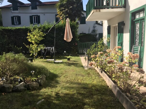 Terrace/patio - Apartment 'Etxexuria' with Private Terrace, Wi-Fi and Air Conditioning (Cambo les Bains)