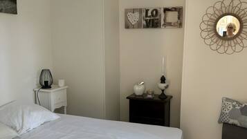 Tabla de planchar con plancha y wifi