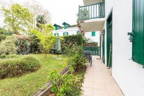 Property grounds - Apartment 'Etxexuria' with Private Terrace, Wi-Fi and Air Conditioning (Cambo les Bains)