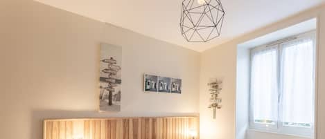 Iron/ironing board, WiFi