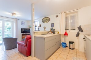 Interior - Apartment 'Etxexuria' with Private Terrace, Wi-Fi and Air Conditioning (Cambo les Bains)