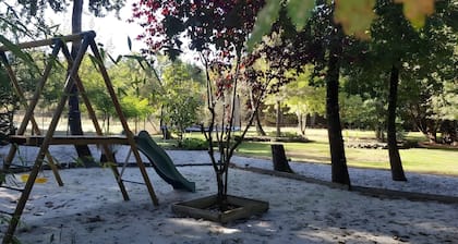 Gästezimmer Myosotis mit Gemeinschaftspool, gemeinsamer Terrasse und WLAN