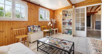 Chambres d'hÎtes Myosotis avec piscine partagée, terrasse commune et Wi-Fi