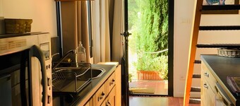 Bed and Breakfast 'Duplex - Les Toits Du Gaou' with Shared Terrace and Wi-Fi