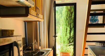 Bed and Breakfast 'Duplex - Les Toits Du Gaou' with Shared Terrace and Wi-Fi