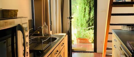 Fridge, microwave, stovetop, coffee/tea maker