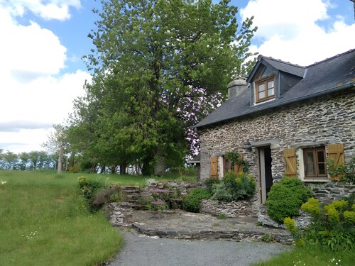 Gîte Le Petit Promenant : terrasse privée, jardin et Wi-Fi à La Bazoque