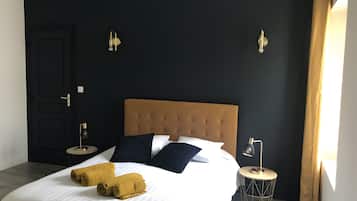 Iron/ironing board, WiFi, bed sheets