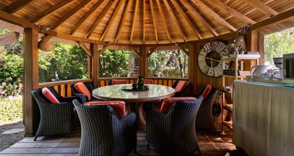 Bed and Breakfast 'Yourte - Les Toits Du Gaou' with Shared Terrace and Wi-Fi