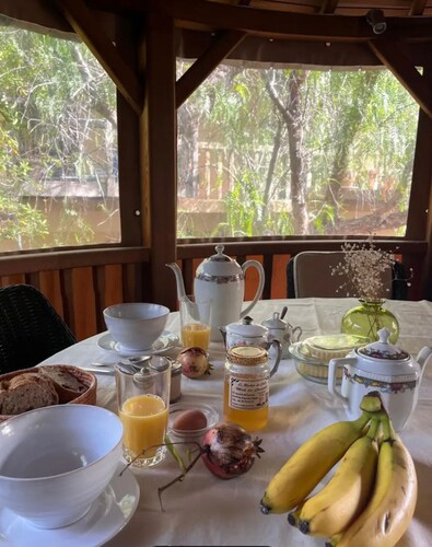 Bed and Breakfast 'Yourte - Les Toits Du Gaou' with Shared Terrace and Wi-Fi