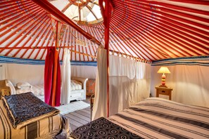 WiFi, bed sheets
