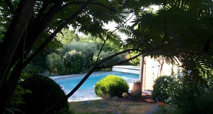 Maison de vacances « Superbe Grange, proche Puy du Fou » au calme, avec piscine, jardin arboré