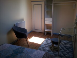 Iron/ironing board, WiFi, bed sheets