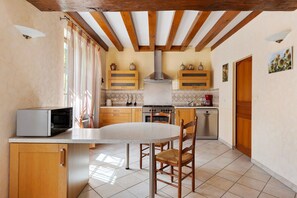 Fridge, microwave, oven, stovetop - Gite la clématite – In the Heart of the Loire Castles (Mosnes)