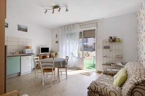 TV - Gîte la Salamandre – In the Heart of the Loire Castles (Mosnes)